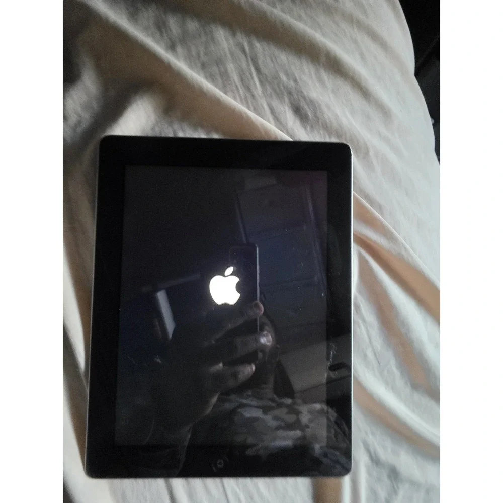 Apple iPad 4 16GB Wi-Fi Bluetooth Tablet Black Silver 9.7